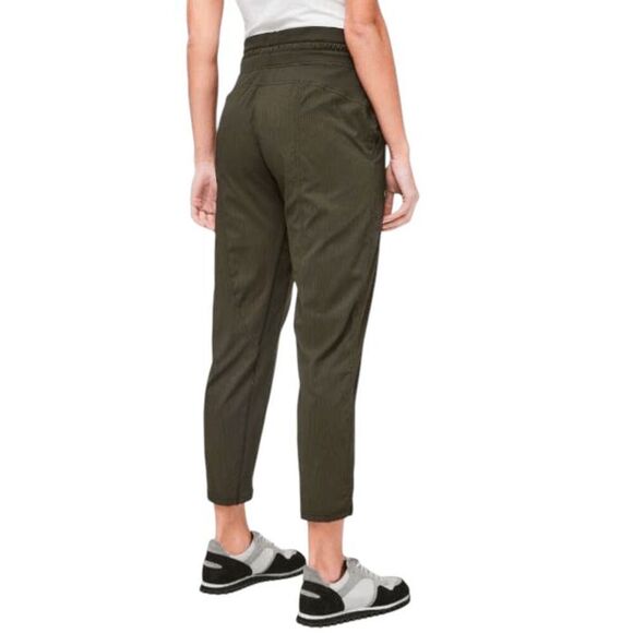 LULULEMON ATHLETICA Dance Studio Crop '25" In Dark Olive Size 6 - Picture 2 of 6